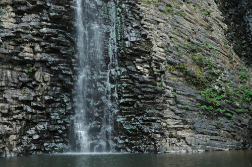 龍門の滝に見られる板状節理